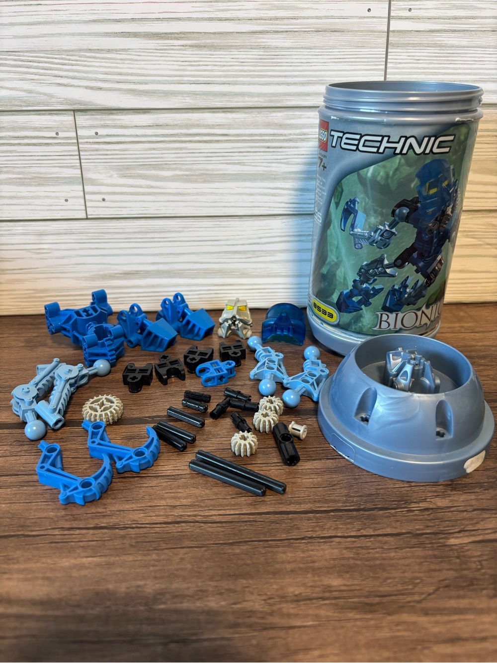 LEGO BIONICLE Gali 8533 w/ Canister - INCOMPLETE and No Manual